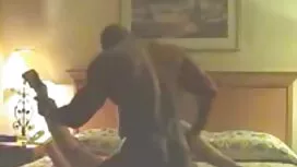 La mariée montre son ...