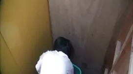 Le mec baise son voi ...