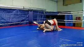 Fille asiatique se p ...