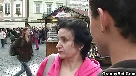 Brunette payé sa bou ...