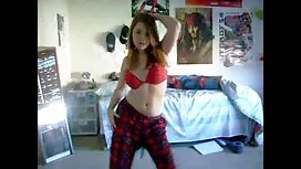 Brune Sexy fait Stri ...