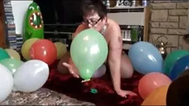 Une jeune écolière m ...