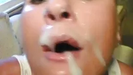 Le mec se masturbe e ...