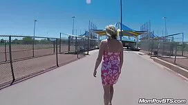 Blonde Sucé sur un s ...