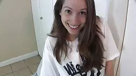 Le bébé suce la bite ...