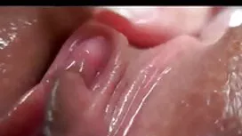 La beauté lit un liv ...